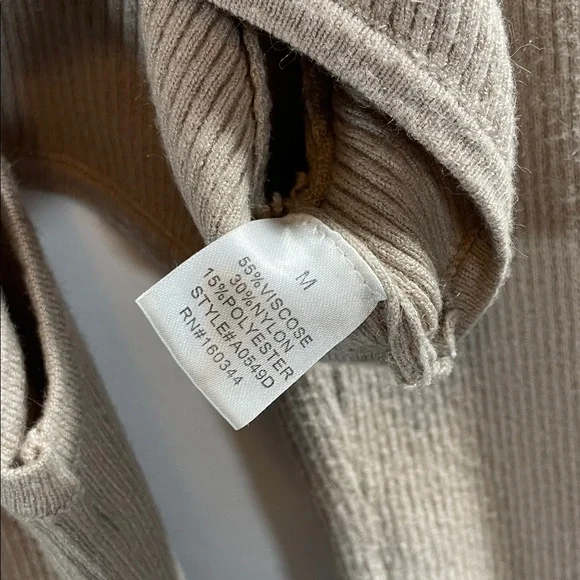 Chic Long Sleeve Beige Knit Dress - Picture 4 of 13